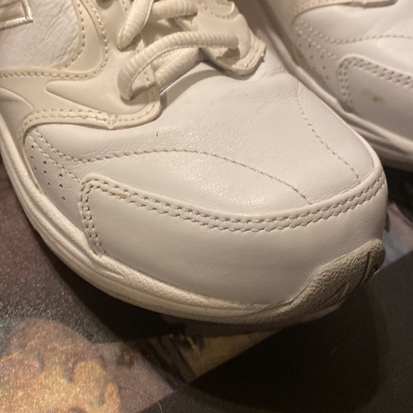 Women’s New Balance 927 Tennis Shoes - Picture 6 of 10